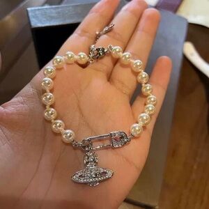 Vivienne Westwood Saturn Brooch Pearl Bracelet - Silver